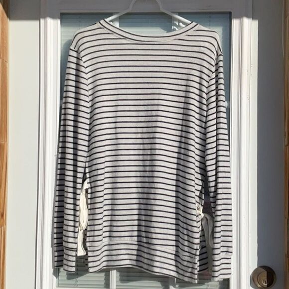 Take 50% OFF- Poofw Black&White Women’s Sweater, Size-L - Picture 5 of 7